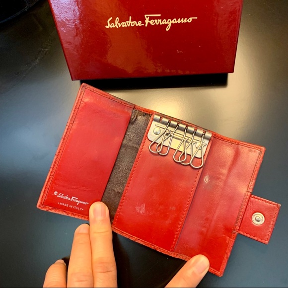 ❤️Salvatore Ferragamo❤️True Red pebble keychain - Picture 5 of 6